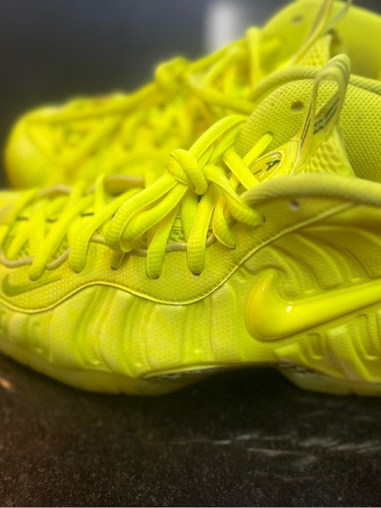 Sz 8 Nike Air Foamposite Pro
Volt (2021) main image 7